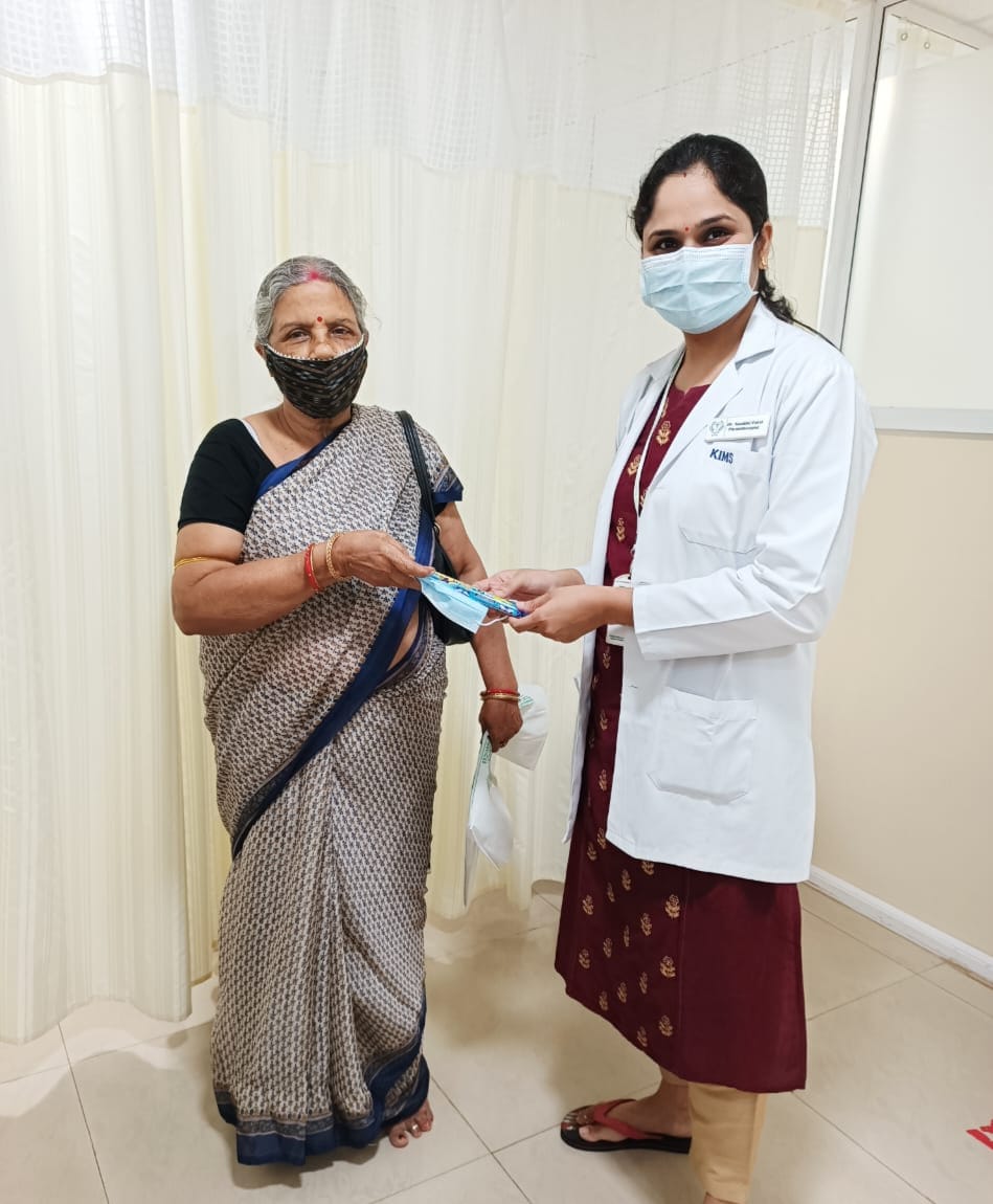 KIMSBBSR's tweet photo. #KIMSBhubaneswar #Dept of Physiotherapy celebrates #WorldPTDay 2022 with the theme #SaveALifeWearAMask
#KIMSBhubaneswar on this occasion wishes all patients, visitors a healthy body and mind & good dose of daily exercises https://t.co/4N4sU7u6GO