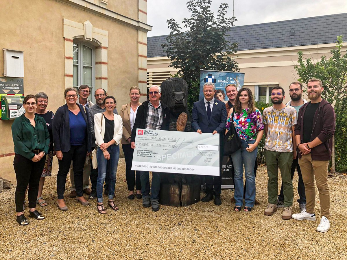 LaSauvegarde's tweet photo. Deux communes reçoivent 16 000€ pour restaurer deux œuvres 🖼️
Dans le cadre du #PGMF mené avec la @CaissEpargneBPL, ESTHUA Angers et l’UBO Quimper, les communes de Briec et la @lalandechasles ont bénéficié d’un prix de 8 000€ chacune pour la restauration de leur patrimoine. https://t.co/O71V9so3S3