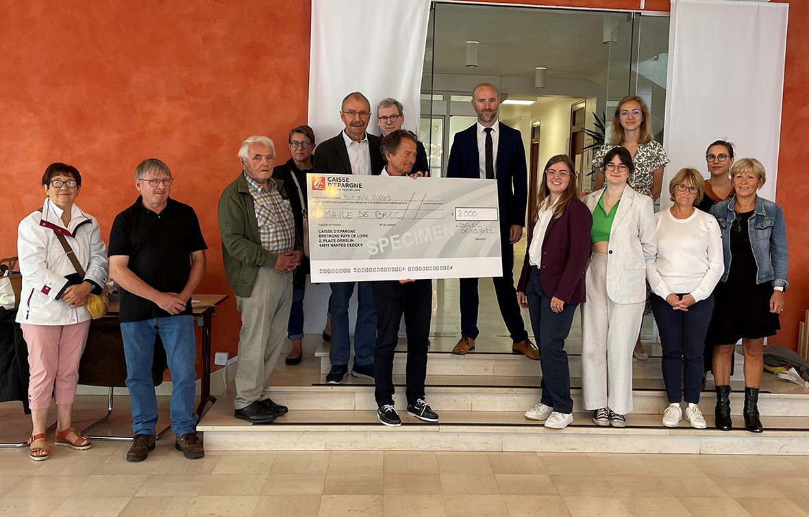 LaSauvegarde's tweet photo. Deux communes reçoivent 16 000€ pour restaurer deux œuvres 🖼️
Dans le cadre du #PGMF mené avec la @CaissEpargneBPL, ESTHUA Angers et l’UBO Quimper, les communes de Briec et la @lalandechasles ont bénéficié d’un prix de 8 000€ chacune pour la restauration de leur patrimoine. https://t.co/O71V9so3S3
