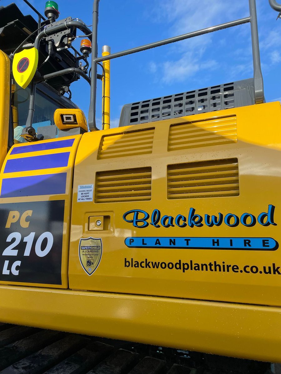 safety_shield's tweet photo. Partnering with @BlackwoodPlant showcasing our new Digital Thumbs Up safety system along with the Safety Shield system. We are proud to be involved in the ‘Driving Improvement Through Innovation’ event with Balfour Beatty plc.
#besafebeshielded #digitalthumbsup #PPI #workingsafer https://t.co/Kgej2hSJzT