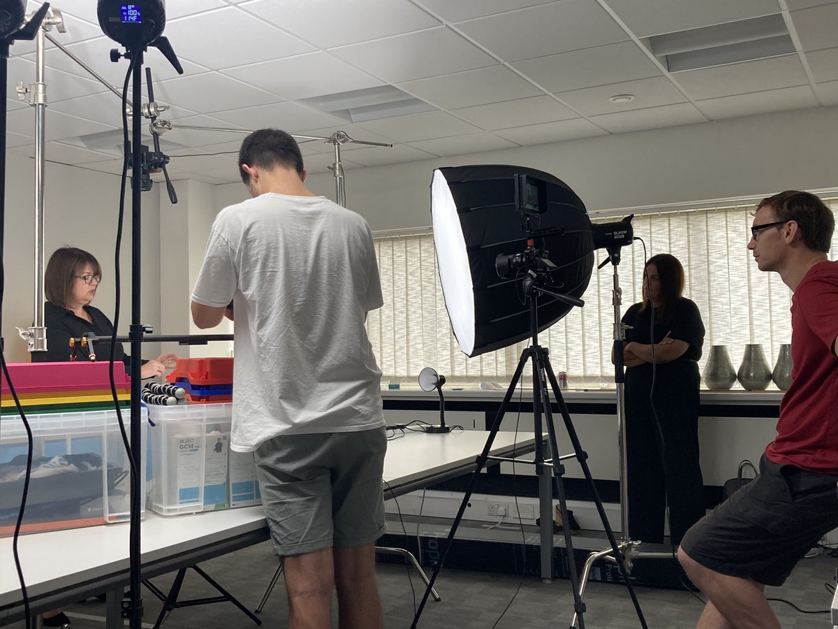 ogdentrust's tweet photo. Busy day of filming for our #PhizziCPD with @legophysicsguy Looking forward to bringing #EarthandSpace to our primary partnership schools later this year π π #MakingPhysicsMatter https://t.co/wl9Fm0a02T