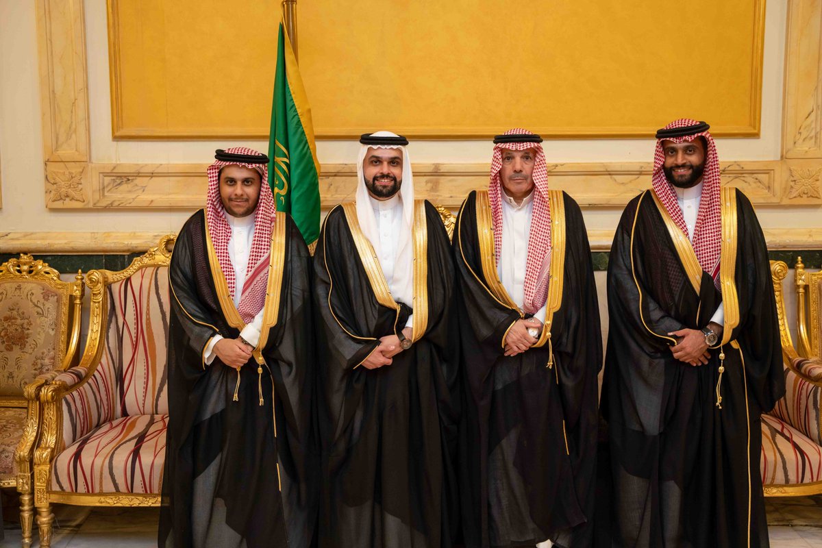 alfowzan1436's tweet photo. احتفل أبناء محمد بن فوزان الفوزان رحمه الله بزواج أخيهم الشاب فوزان على كريمة الشيخ عبدالعزيز السعيد
حضر الحفل عدد من الأقارب والأصدقاء الذين قدموا التهاني للعريس
بارك الله لهما وبارك عليهما https://t.co/b2UhTutSJr