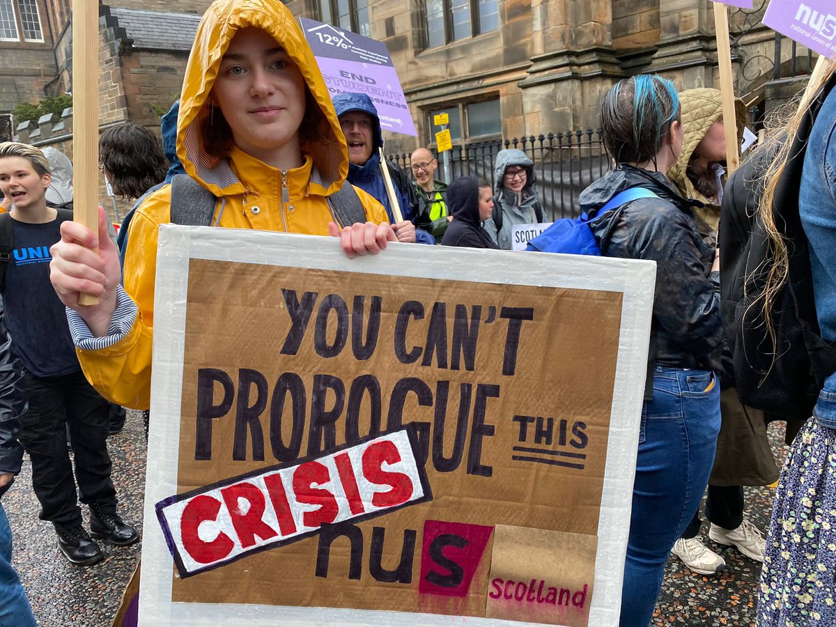 NUSScotland's tweet photo. We are at the STUC rally!! Scotland’s students demands a pay rise! #studentsdeservebetter #workersdeservebetter #freezestudentrent #STUCrally https://t.co/zjD7QEtye4