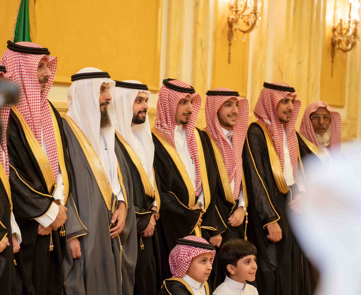 alfowzan1436's tweet photo. احتفل أبناء محمد بن فوزان الفوزان رحمه الله بزواج أخيهم الشاب فوزان على كريمة الشيخ عبدالعزيز السعيد
حضر الحفل عدد من الأقارب والأصدقاء الذين قدموا التهاني للعريس
بارك الله لهما وبارك عليهما https://t.co/b2UhTutSJr