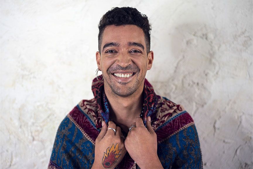 JMDpvallecas's tweet photo. El artista murciano @MuerdoMusica presenta su nuevo álbum '10 años de flores, viento y fuego' donde revisa su trayectoria musical con colaboraciones de otros artistas.
#CCElPozo
Viernes, 16 de septiembre; 20:00h.
Dentro de @21distritos_ 

➡https://t.co/fCu56UevZp https://t.co/rHTEpfzDlR