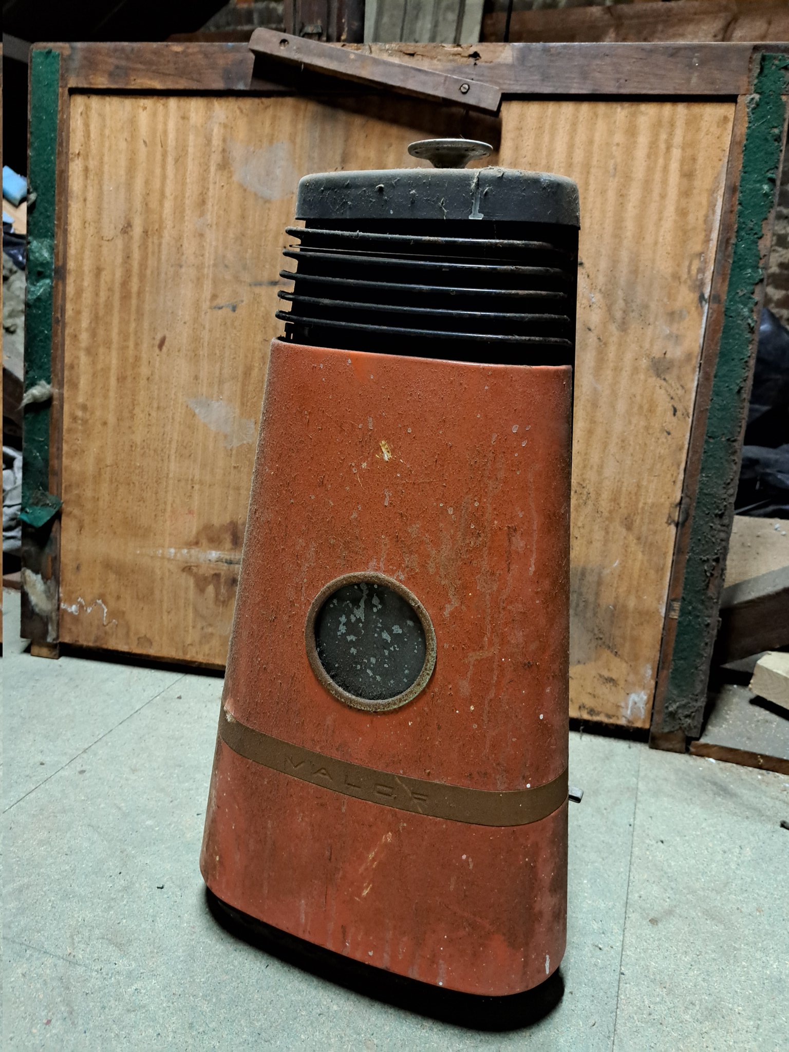 N16Breda on X: Clearing the attic of rubbish that predated our moving in -  found an old paraffin heater. Is this a message? 🙄  https://t.co/odthQZBnw1 / X