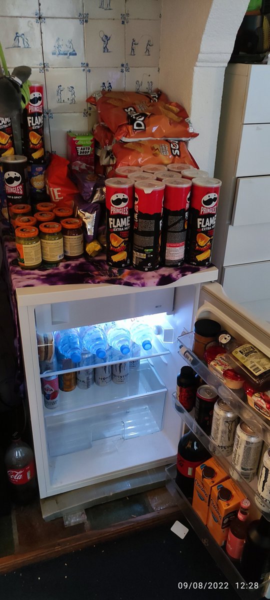 NjnaGrimsdottir's tweet photo. To whomever was the generous person who just had all this delivered to my home. Thanks....but I nearly got in an argument with the delivery guy trying to explain I didn't order anything. LOL 🤣. Thank you nonetheless. #fluffleFriends4evar https://t.co/yeVDJXH0Ka