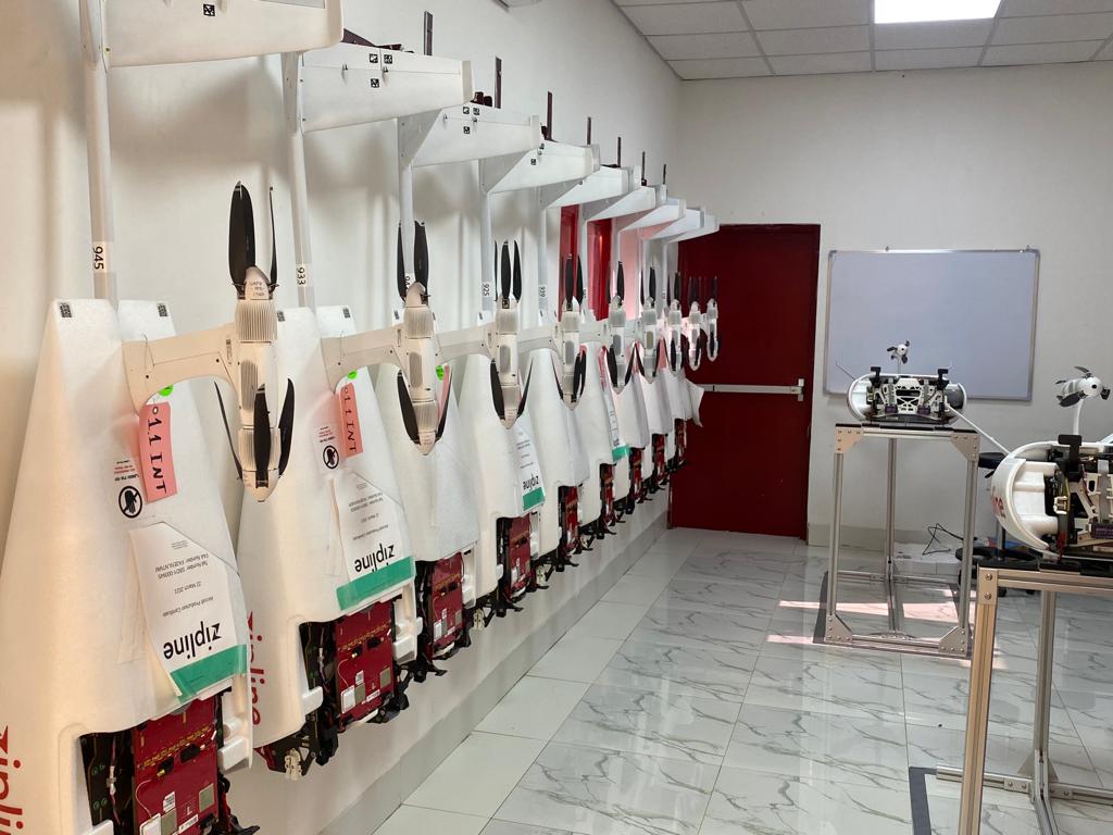 Zipline_Nigeria's tweet photo. The autonomous #Zipline electric aircraft are the backbone of our instant logistics system, safely flying to deliver products anywhere from suburban homes to remote facilities in the countryside.
#DeliveryService #ZiplineNigeria #DronesThatDeliver
#ZiplineDeliveryService https://t.co/4O4PDYRPiI