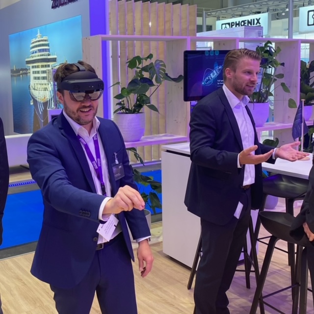 Try out Modern Virtual Reality (VR) and Augmented Reality (AR) applications for yourself - The <a href="/Siemens_Energy/">Siemens Energy</a> Stand at #SMMfair (Hall B6, Stand 324) is definitely worth a visit! Focus is on digital transformation in the #maritime industry.
#drivingthemaritimetransition