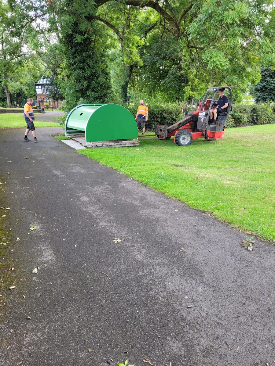 BameProject's tweet image. We have a delivery in Openshaw Park this morning😃🚴‍♂️🚴‍♀️
#bikelibrary #getactive #LetsDoIt #LetsLiveWell
@vanbuggleroy @BuryCouncil @Kathy_T_Bury @CllrGavinMcGill
@LynneRidsdale @KtWaterhouse @evefrancisholt @UmmranaF @ncagb @LifestyleBury