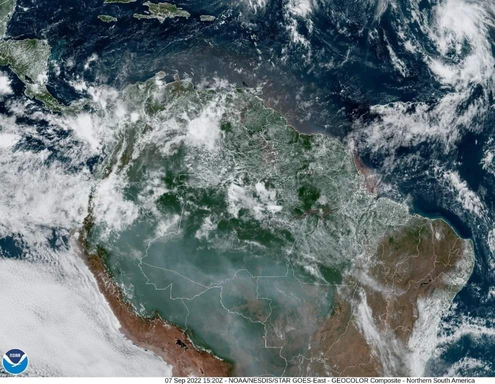 AnthonyPaez595's tweet photo. Fea situación la que viene mostrando el satélite desde hace varios días en la zona del Amazonas 😔🔥
 Están destruyendo nuestro pulmón, nuestra fuente de humedad, la fuente de vida!🌎😐 https://t.co/bLQsGnavTr