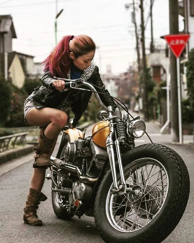 Si la luna vuelca de lado, la luz cesará en tu camino 

#Harley 
#7deSeptiembre