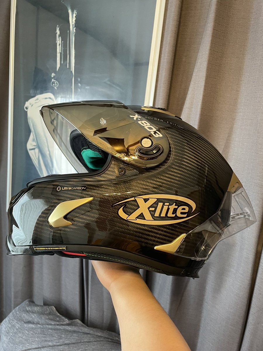 jazz_flh's tweet photo. 念願のカーボンヘルメット購入
何度か店頭で試着してピッタリのサイズを頼んだのに、いざ届いて被ったらちょいキツイ…今日は顔が浮腫んでる?
インカムのスピーカーを仕込む窪みが無いけど、本来レース用なので割り切りましょ!
#x803rs #xlite #nolanhelmets #カーボンヘルメット https://t.co/EmeYrJuvRN