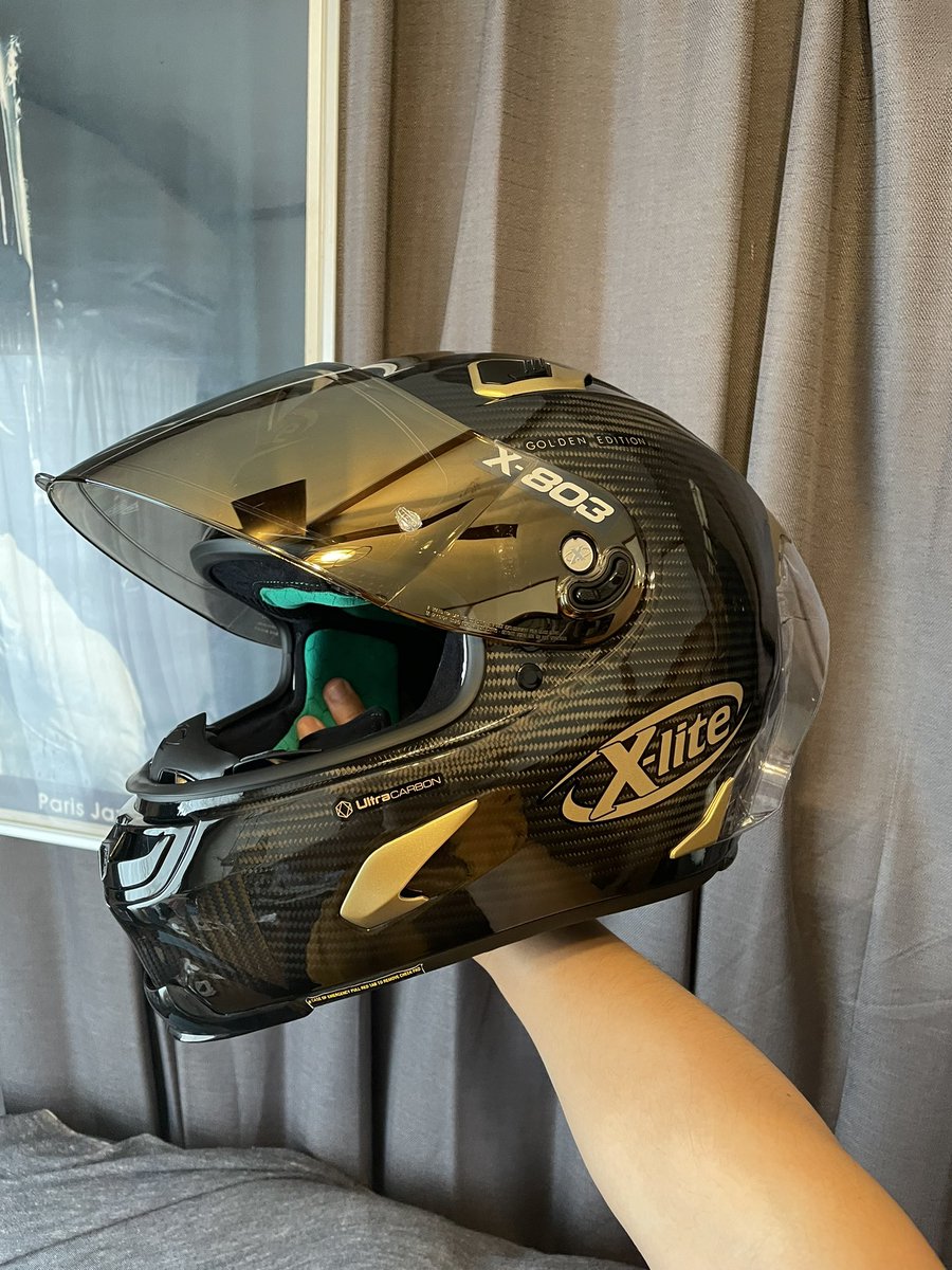 jazz_flh's tweet photo. 念願のカーボンヘルメット購入
何度か店頭で試着してピッタリのサイズを頼んだのに、いざ届いて被ったらちょいキツイ…今日は顔が浮腫んでる?
インカムのスピーカーを仕込む窪みが無いけど、本来レース用なので割り切りましょ!
#x803rs #xlite #nolanhelmets #カーボンヘルメット https://t.co/EmeYrJuvRN