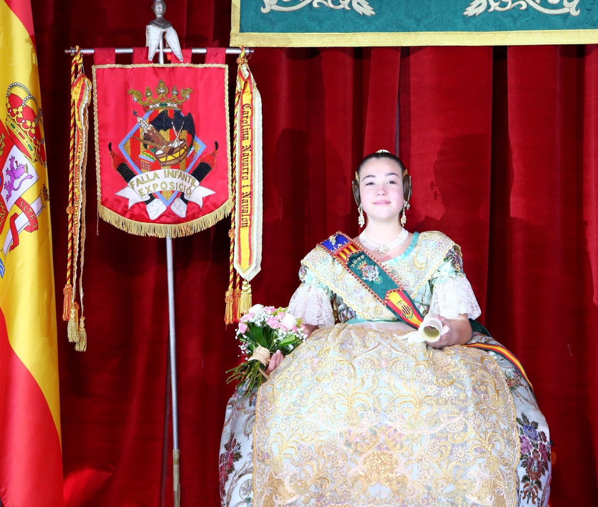 fallaexposicion's tweet photo. Hoy es una fecha marcada en el calendario. 📅 

Hoy cumple años nuestra Fallera Mayor Infantil 2022, Eva Gaspar, fiel a los colores y al escudo de Exposición,  apasionada de su falla y nuestra fiesta. 😍😍

Su comisión le deseamos un feliz cumpleaños.🎂🎂💚💚

Felicidades Eva!😘 https://t.co/Yfay7A45oj