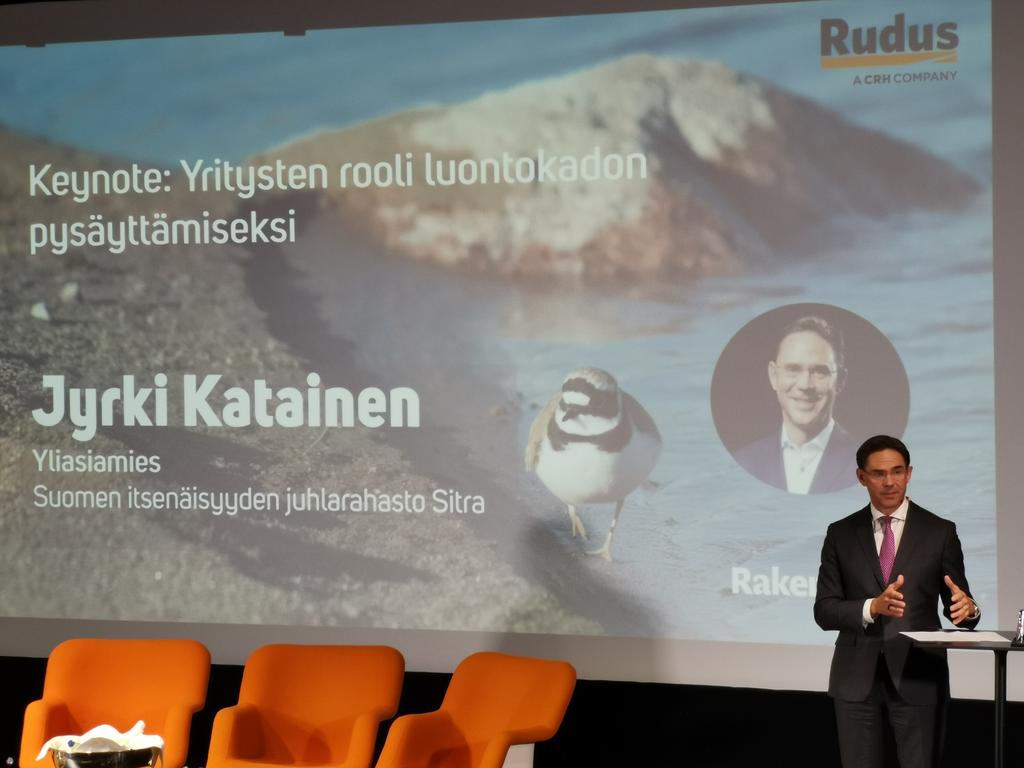 - Mikäli yritykset eivät lähde ratkaisemaan #biodiversiteettikriisiä, sitä ei voida ratkaista, tiivisti <a href="/jyrkikatainen/">Jyrki Katainen</a> <a href="/SitraFund/">Sitra</a>.

Suomessa on kaikki tarvittava osaaminen toimia paremmin sekä inspiroivia esimerkkejä siitä, että asioita tehdään jo. 

Onnea #ruduslumo 10 vuotta!
