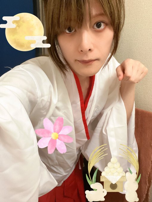 季節は夏から秋へ&hellip;オプションに巫女服追加するよん しわくちゃだから一旦洗います。笑 https://t.co/xpi2bEMhrq<a href="/tag/%E6%A3%AE%E9%87%8E%E3%82%86%E3%81%AE"class="tags"><span>#森野ゆの</span></a>