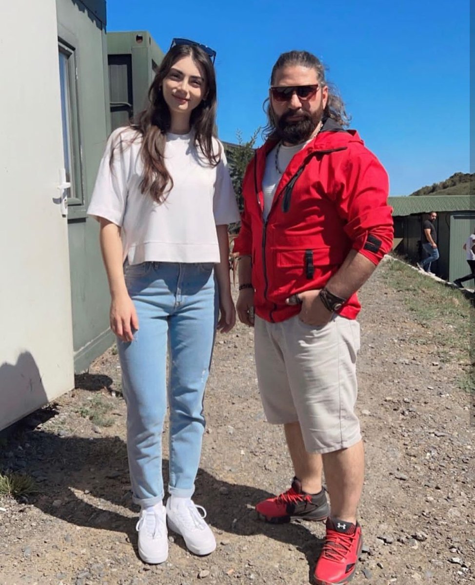 Özge Törer on Twitter: New 📸 | Özge Törer from set today ÖzgeTörer