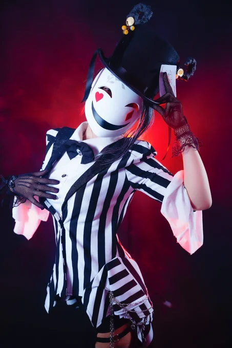 #9月になったのでフォロワーさんに自己紹介しようぜ最高なカメラマン( )と創作コスプレ撮ったり、絵を描いてTシャツにしたり木に書いたりしてますイラストご依頼受付中( *ˊᵕˋ* ) 