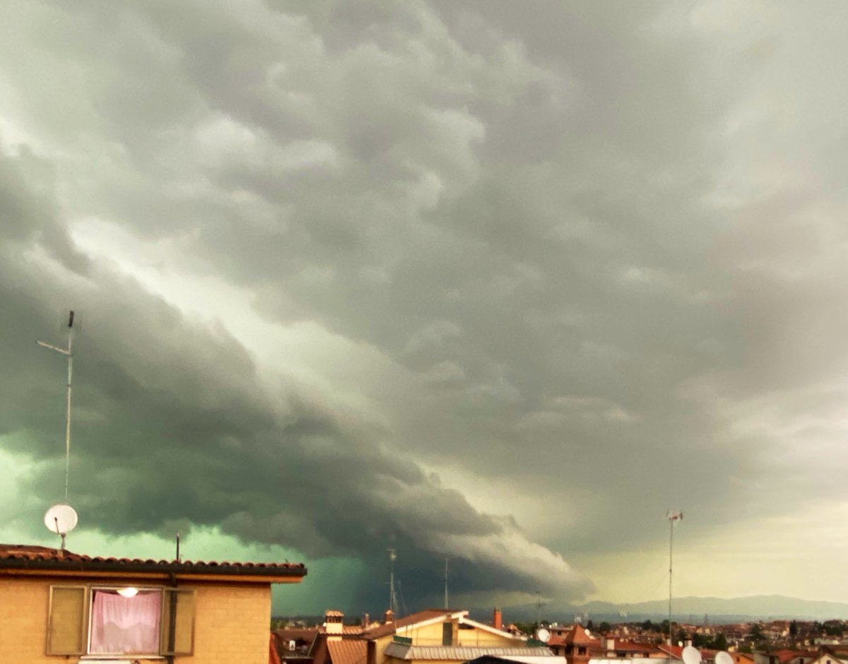 772master's tweet image. Volevo correre un po’ stamattina, qualcosa poi mi ha suggerito di rimanere in casa 🙄