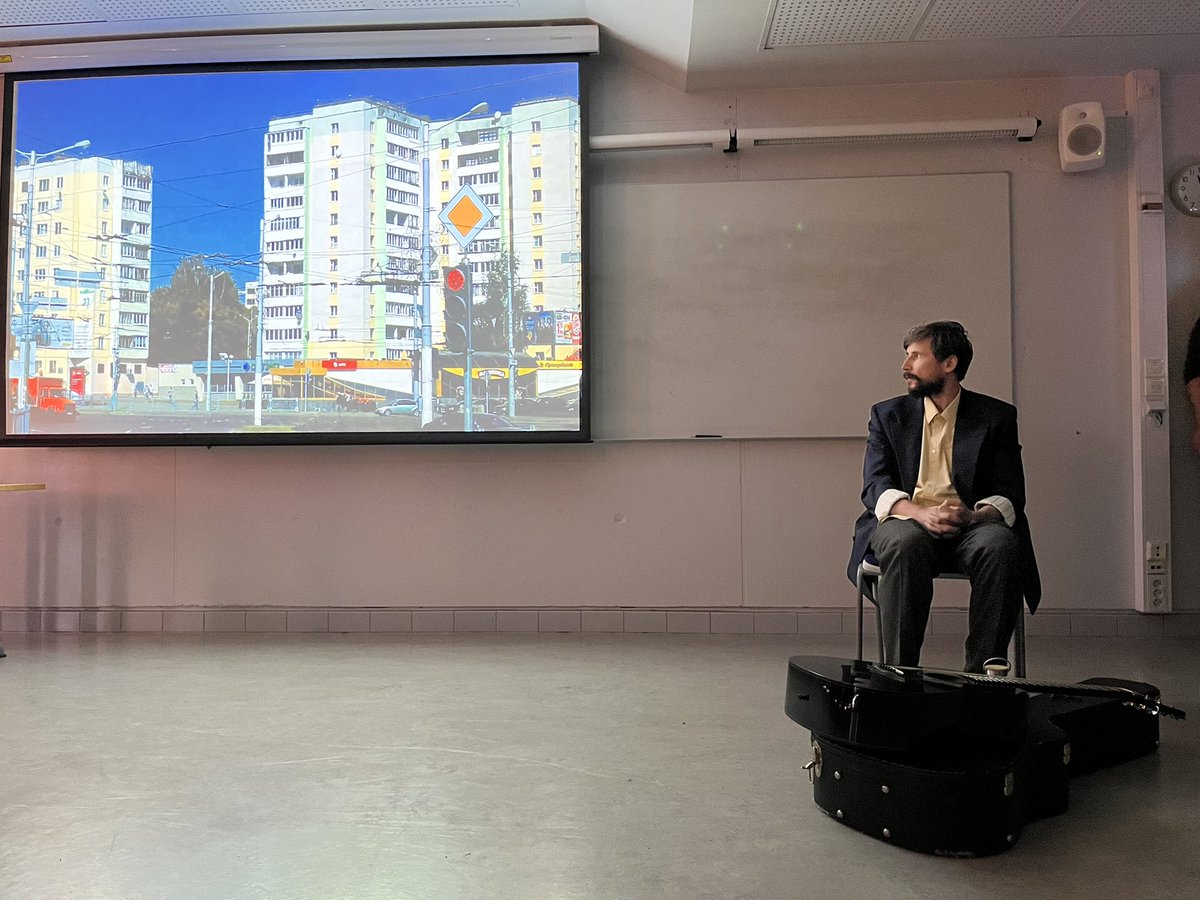 <a href="/sashailyukevich/">Sasha Ilyukevich</a> rounding of our <a href="/UiTNorgesarktis/">UiT Norges arktiske universitet</a> conference on #Belarus w/some of his songs #NowPerforming #AcademicLife 🎶🎵