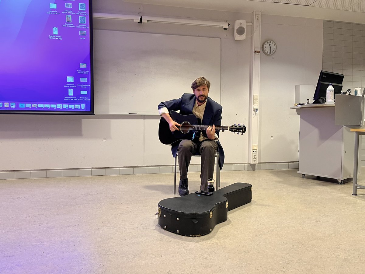 RSCPRresearch's tweet photo. @sashailyukevich rounding of our @UiTNorgesarktis conference on #Belarus w/some of his songs #NowPerforming #AcademicLife 🎶🎵 https://t.co/wTxqpEZ36H