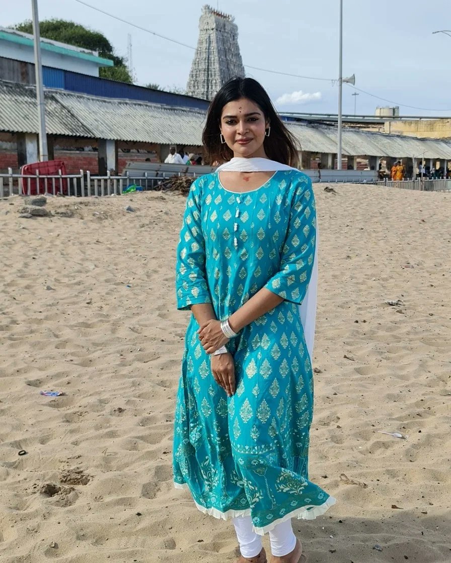 DharshaGupta's tweet photo. 💙🤍Blessings from Tiruchchendur Murugan Temple, Wishing u all a very 'Happy Onam'🤍💙 https://t.co/X3FRpYp0lB