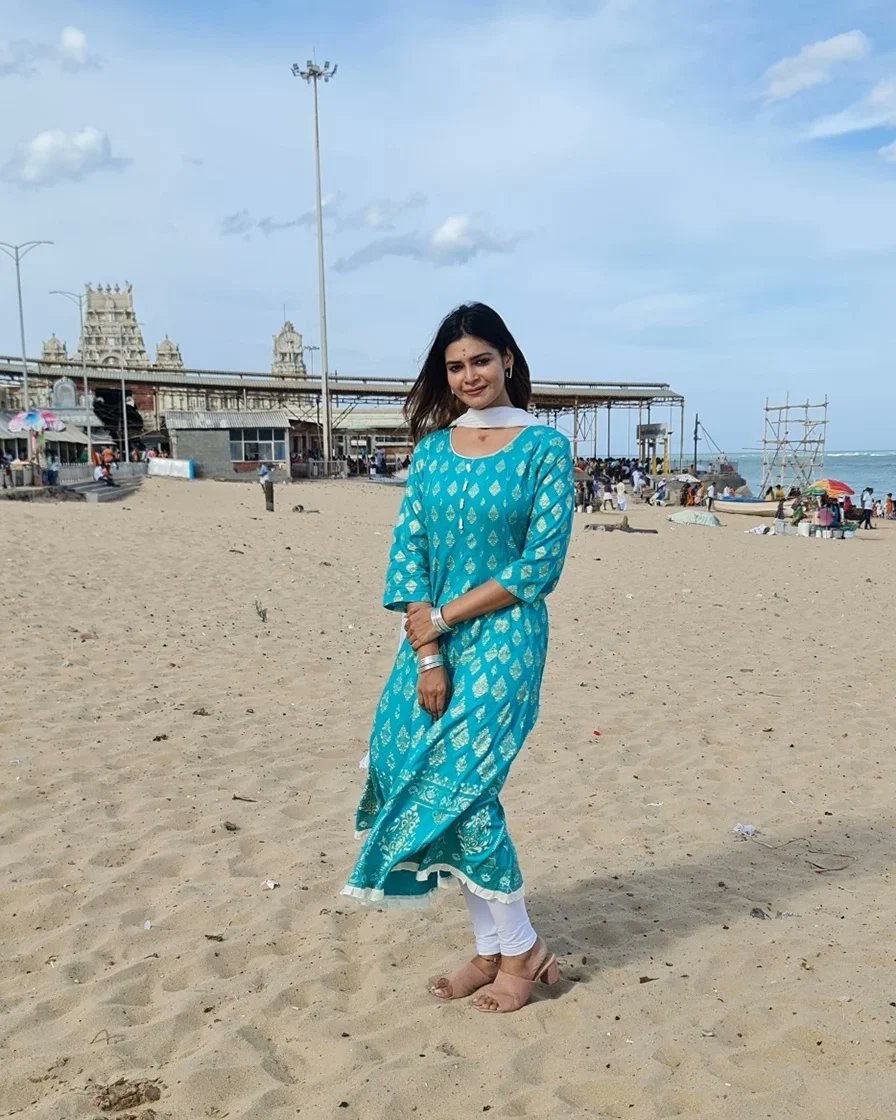 DharshaGupta's tweet photo. 💙🤍Blessings from Tiruchchendur Murugan Temple, Wishing u all a very 'Happy Onam'🤍💙 https://t.co/X3FRpYp0lB