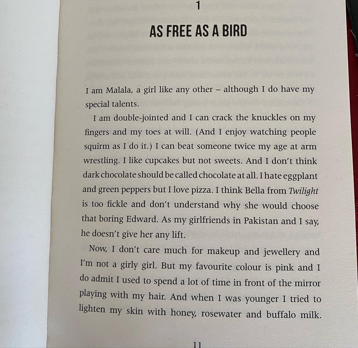 bookfairies_ct's tweet photo. A Book Fairy celebrating #worldsamoosaday and #readabookday 5/6 September has #shareyourfirstpage
with us.
I Am Malala: How One Girl Stood Up for Education and Changed the World
Book by Malala Yousafzai and Patricia McCormick (donated by @Wob_group )
#ibelieveinbookfairies https://t.co/fd1er6dEfn