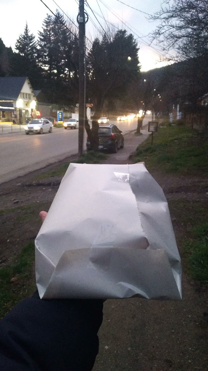 TarritoOk's tweet photo. El taxi 600... la 1/2 docena de facturas 600...

Claramente me gané unas facturas por el esfuerzo físico😋 https://t.co/06Z1yqRQSu