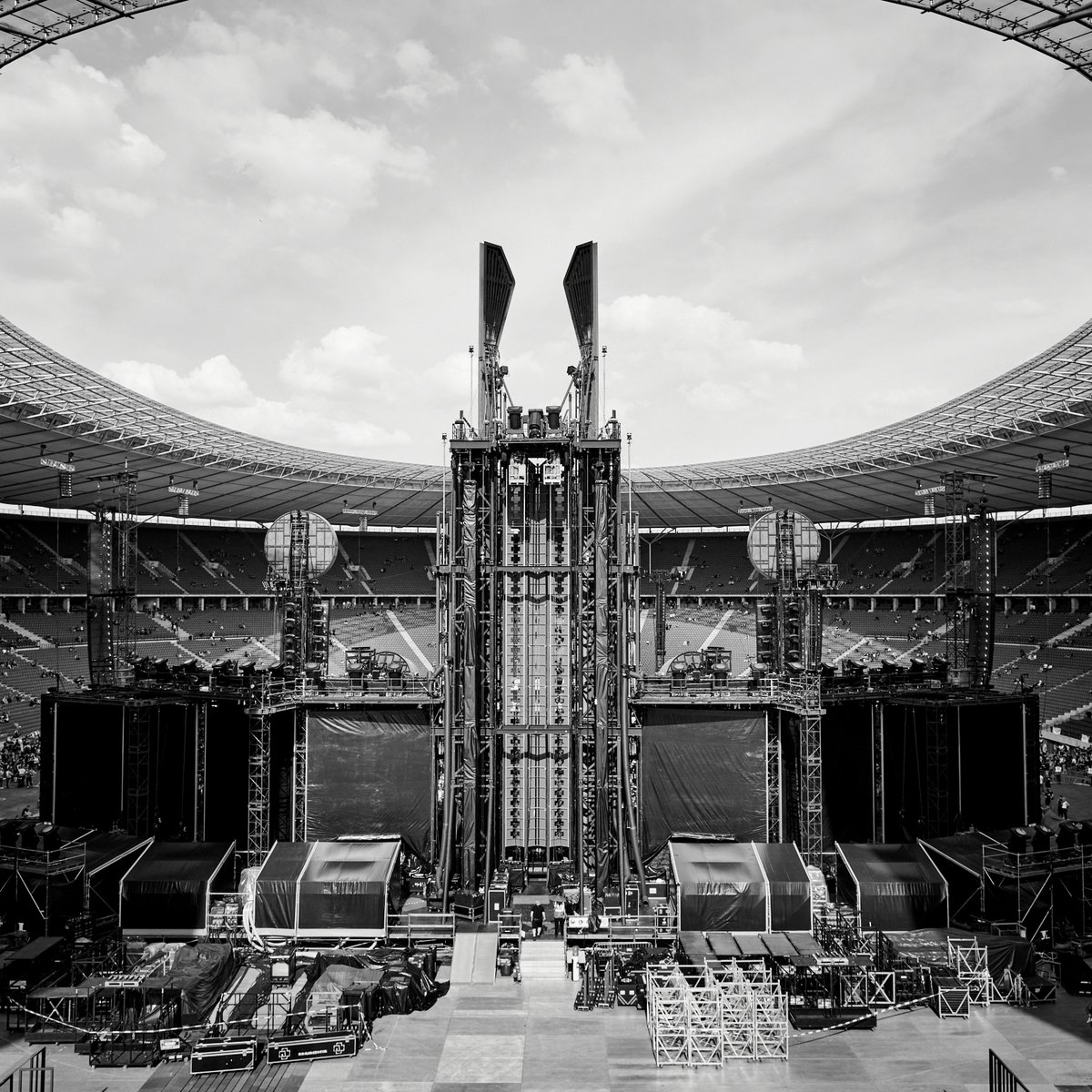 Rammstein fans know how to make the servers glow! Tickets have sold at such speed that 6 new shows can now be announced: Odense, Munich, Berlin, Vienna and Brussels!

Tickets available at rammstein.com/tickets!