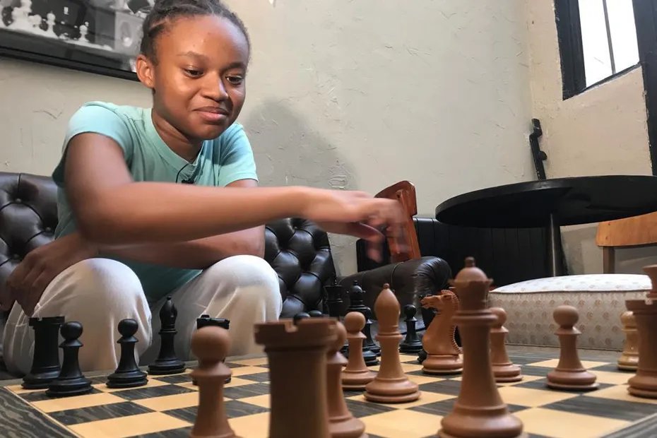 la1ere's tweet photo. ♟️A 12 ans, cette Martiniquaise devient championne de l’Union Européenne aux échecs 

💻📲https://t.co/1inzHE56nu https://t.co/POBPX6wXrF