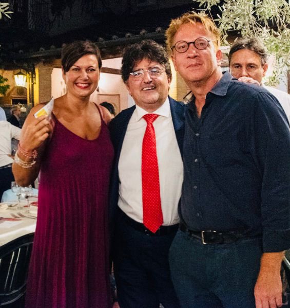 eleonoramattia1's tweet photo. Ieri sera all’apertura della campagna elettorale di @clamancini eravamo davvero in tante e in tanti.
Da #Eccoci alla #lineacheunisce fino ad #ognivotovince per le prossime #elezionipolitiche2022.
Ci si abbraccia e si lotta insieme, da sempre.
#conlatestaconilcuore #votapd https://t.co/B8etONqlLq