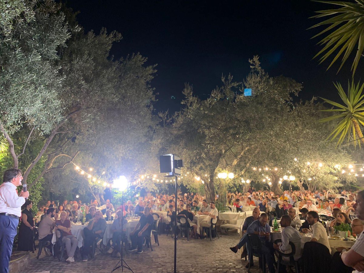 eleonoramattia1's tweet photo. Ieri sera all’apertura della campagna elettorale di @clamancini eravamo davvero in tante e in tanti.
Da #Eccoci alla #lineacheunisce fino ad #ognivotovince per le prossime #elezionipolitiche2022.
Ci si abbraccia e si lotta insieme, da sempre.
#conlatestaconilcuore #votapd https://t.co/B8etONqlLq