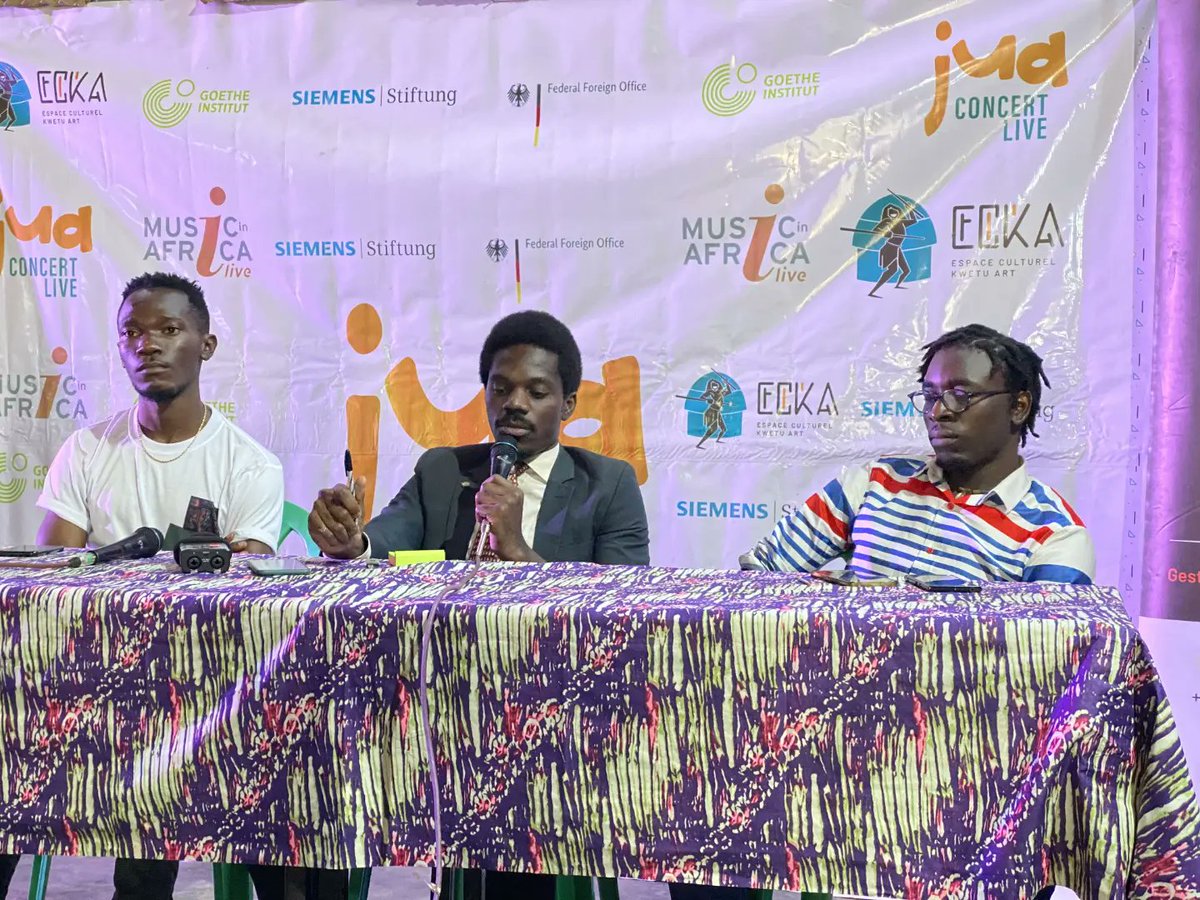 Osee_Elektra15's tweet photo. On a présenté le projet du #JuaConcertLive devant la presse à Bukavu.
Rendez-vous ce Dimanche 11 Septembre dans la grande salle du collège Alfajiri à partir de 14h00
ENTRÉE GRATUITE GRATUITE GRATUITE 🙌🙌
•
#SlamElektrik #poetry #Ecka #musicinafricalive #MusicInAfrica #15Prod https://t.co/ZKcNmPNAhz