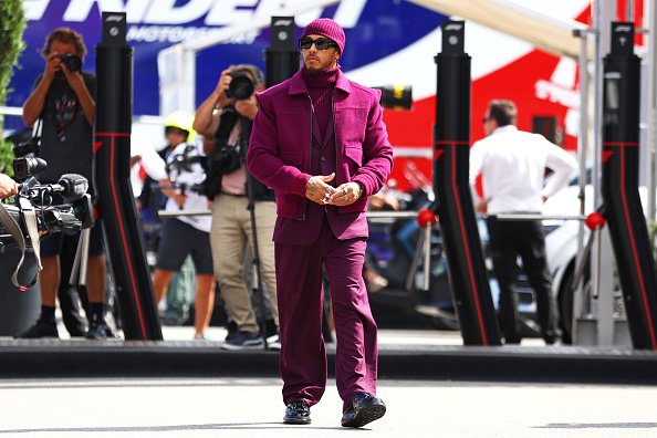 SirLewisUpdates's tweet photo. Sir Lewis Hamilton arrives to the track 💜

#ItalianGP🇮🇹 https://t.co/Eu7tOEfjal