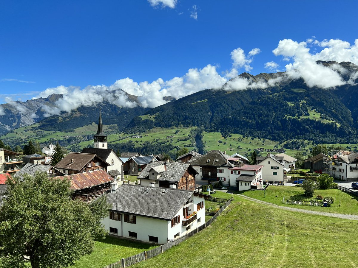 buddli's tweet photo. Bin gerade daran, mich an den Blick aus dem neuen Office zu gewöhnen.
#Newhome #NewOffice #SameJob #Vignogn #DestinationBlue https://t.co/Jx3NJtoJDX
