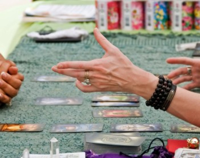 holisticshop's tweet photo. A Beginners Guide to Tarot Cards: https://t.co/B9sX5BHyCl
#holisticshopuk #tarotcards #beginnertotarot #spiritualshop https://t.co/YI5iCLIj5r