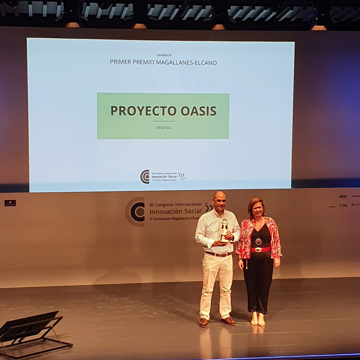 nere_ariztoy's tweet photo. Y por supuesto tenemos el primer premio Magallanes-Elcano de innovación social de la III Edición de los premios Magallanes-Elcano @_LABME En esta edición el ganador es @rnc_murcia con su proyecto OASIS IDsun. Enhorabuena!! 👏👏 #premiosinnovacion @_LABME https://t.co/UYLjnxtyRL