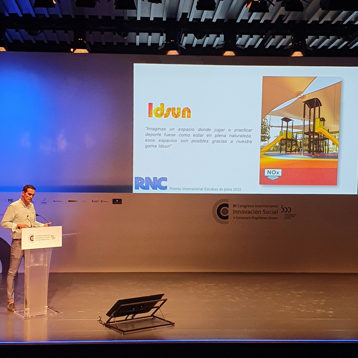 nere_ariztoy's tweet photo. Y por supuesto tenemos el primer premio Magallanes-Elcano de innovación social de la III Edición de los premios Magallanes-Elcano @_LABME En esta edición el ganador es @rnc_murcia con su proyecto OASIS IDsun. Enhorabuena!! 👏👏 #premiosinnovacion @_LABME https://t.co/UYLjnxtyRL