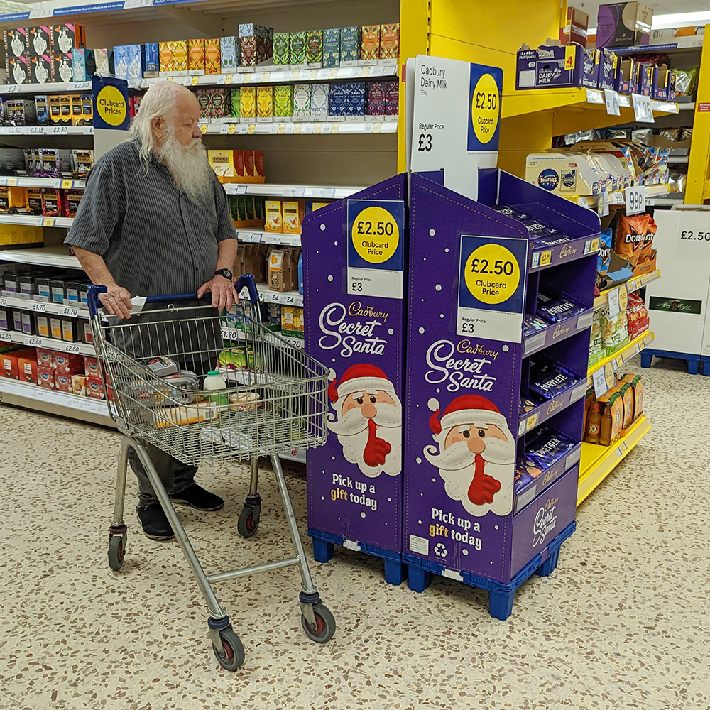 GavinRainbow's tweet photo. Can't believe the shops are selling stuff for Christmas already! I don't think Santa can quite believe it either! #itsonlyseptember #tesco #xmas #christmas #cadburys #secretsanta #hohoho https://t.co/QY37N6AzE3