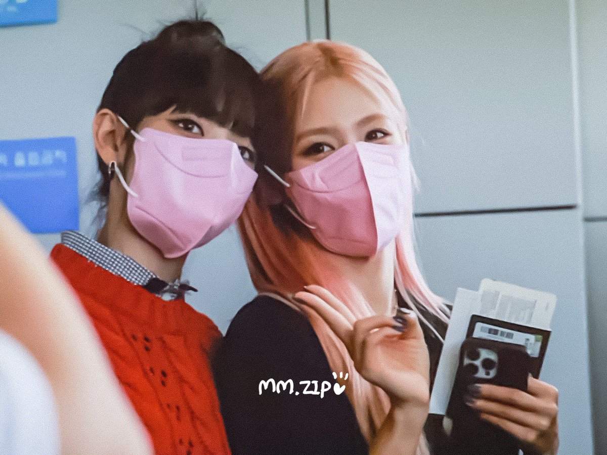 leesam_09's tweet photo. 다소 부부같다 https://t.co/wUtQodKnfM