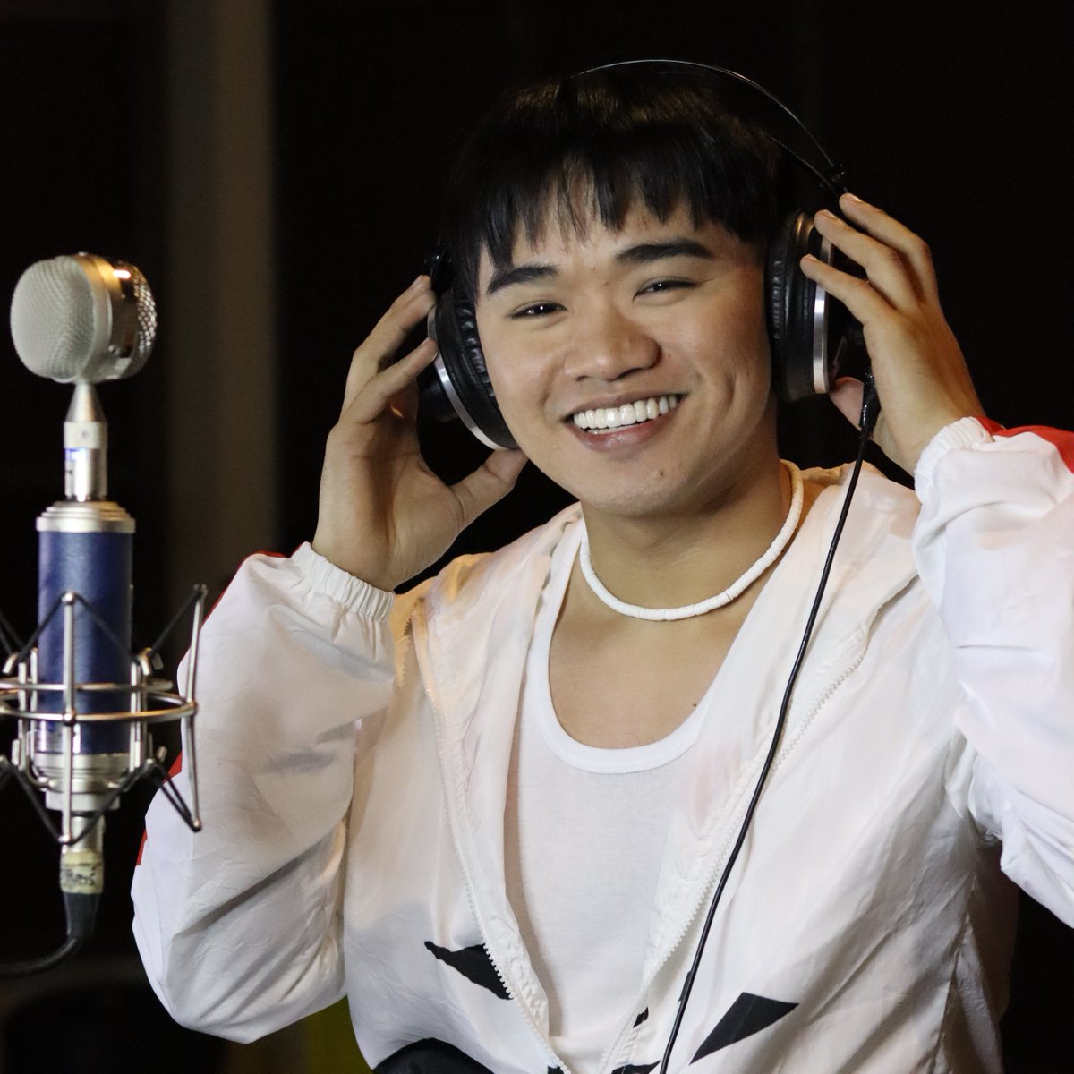 GMAMusic's tweet photo. GMA Music artist #Vilmark is all smiles during his #Paraya recording! 🤩 

"Paraya" is available on all streaming platforms worldwide. https://t.co/Qhkpx79ofx