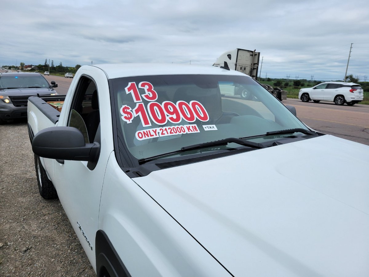 OPP_CR's tweet photo. Wow - what a deal!! But does that price include the fines for driving with an obstructed and covered windscreen? Please ensure you have full vision when driving #Clearviews #drivesafe #seetheway #CaledonOPP @YourCaledon ^im https://t.co/HMvjAGRlqd