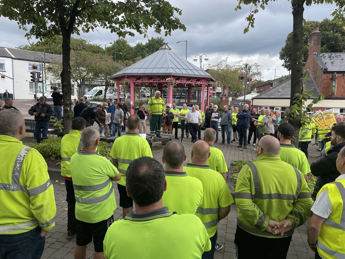 neilsmithgmb's tweet photo. Great turnout from ⁦@gmbnwi⁩ members from Polyflor who are taking action ! ⁦@PaulMaccaGMB⁩ ⁦@Eamonn_OB⁩ https://t.co/6UNP7Rv3wD