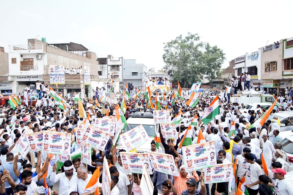 Missionindia1st's tweet photo. आदमपुर, Haryana में @ArvindKejriwal जी के नेतृत्व में निकली Tiranga Yatra में उमड़ा जनसैलाब 🇮🇳

#MakeIndiaNo1 https://t.co/O0LkV2VDCU