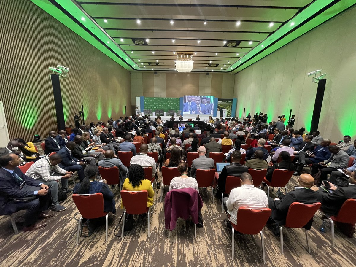 Key takeaways from the #AGRF2022 CEO roundtable on financing food systems transformation:

▪️Rethink multi-stakeholders partnerships 
▪️Think of transactions through the value chain
▪️Consider cost of climate change
▪️Importance of access and use of data and information