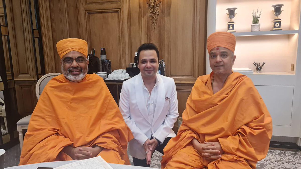 NriWorldsummit's tweet photo. Laying the foundation Stone of the First ever temple in Paris
Prabhu Yogvivek Swami and Sadhu Brahmavihari Das Ji BAPS with
Secretary General Manu Jagmohaan Singh 

.
.
.
#PrabhuyogvivekSwami#SadhubrahmavihariDasJiBAPS#BAPS#Awards #ShiromaniAwards#NRIInstitueAwards#NRIInstitute https://t.co/C0K7Vyfx0e