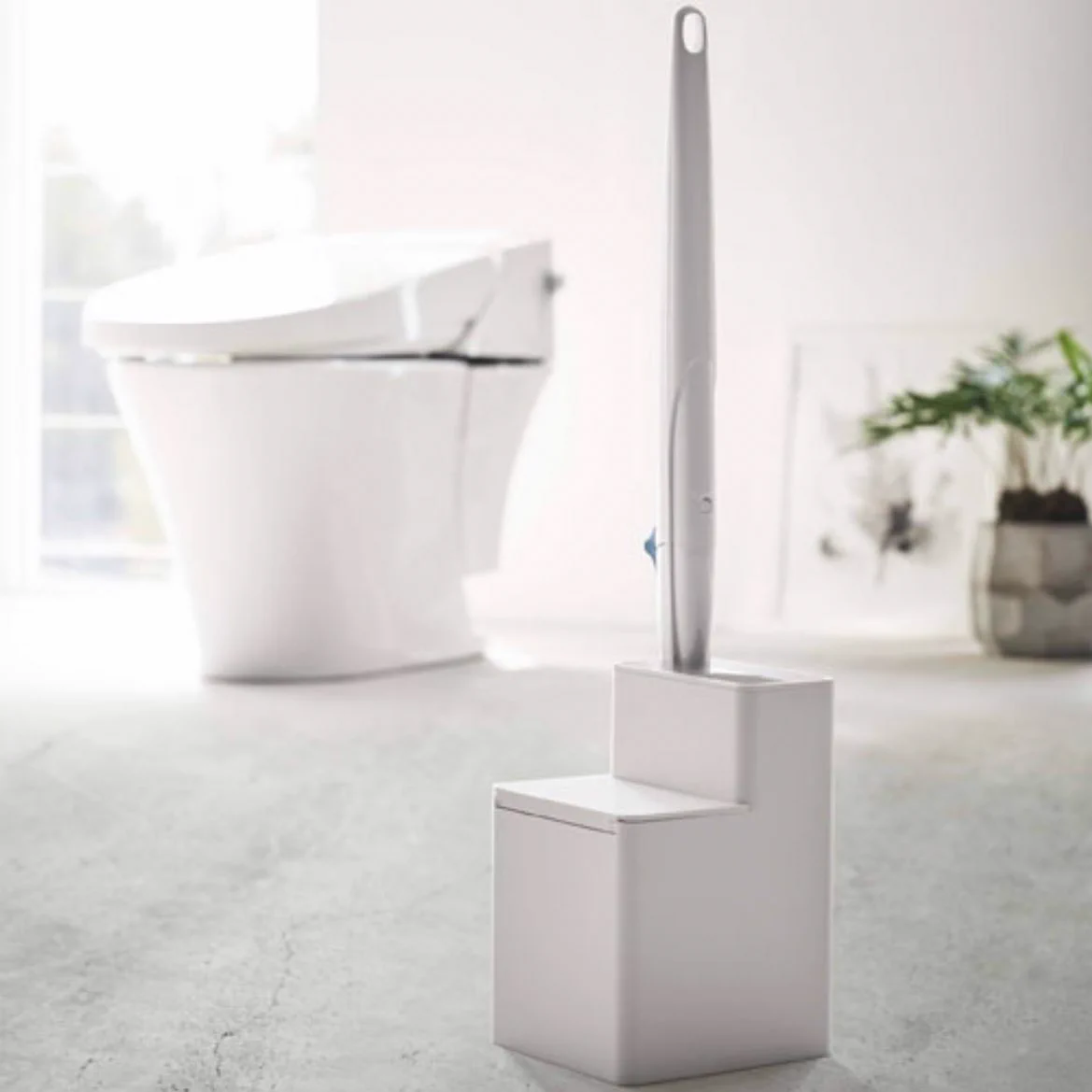 本体とブラシのストック両方入る！流せるトイレブラシをスリムに収納。