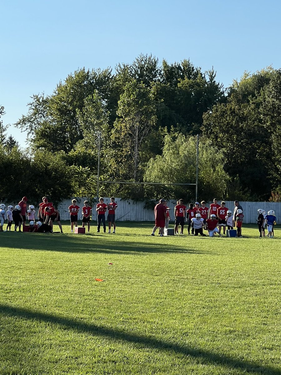 CoachPCotter's tweet photo. Thank you to the Fairbanks Youth Football Program for having the @FBPantherFB boys down to help with practice! The excitement and energy was amazing and we look forward to seeing all of you on Friday night! Good luck this season!! #PanthersTogether https://t.co/Z4lRPUMn4O